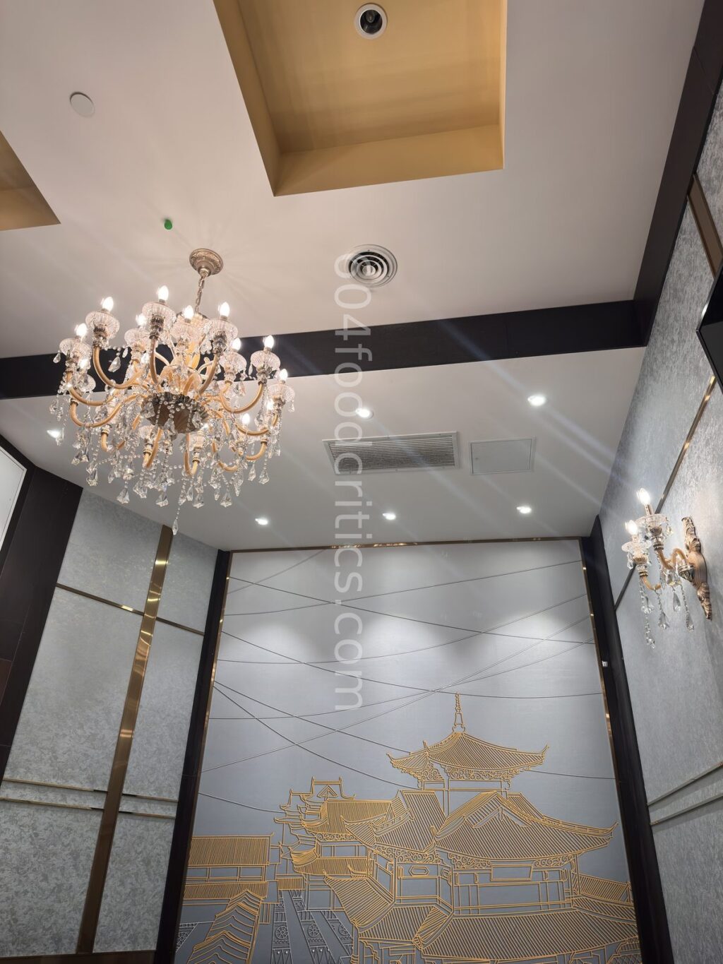 12-chandelier-upright